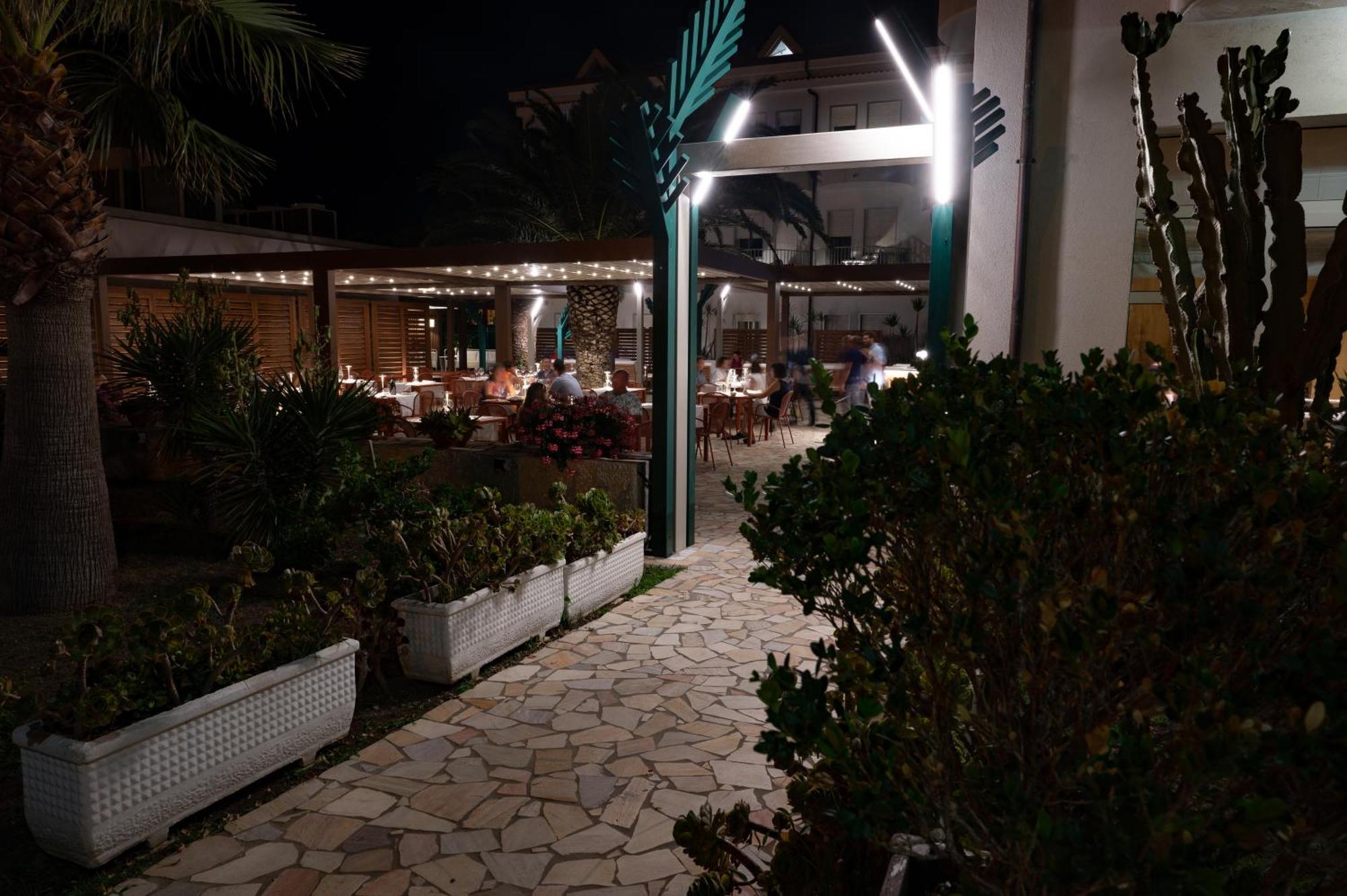Hotel Garden Praia a Mare Zewnętrze zdjęcie